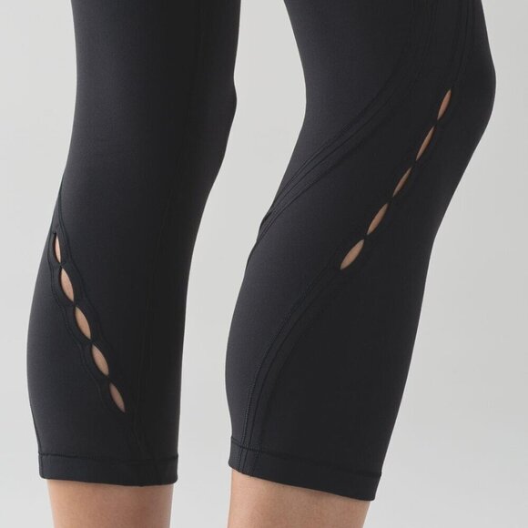 lululemon athletica Pants - Lululemon Wunder Under High Rise Peak cropped leggings size 4 black yoga running